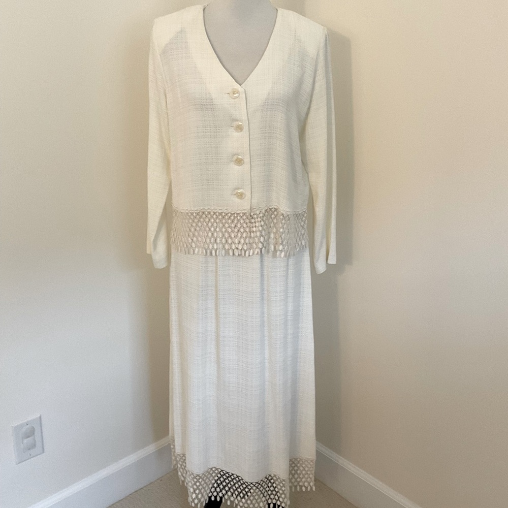 Women’s Decisions Elegant Cream Skirt Set